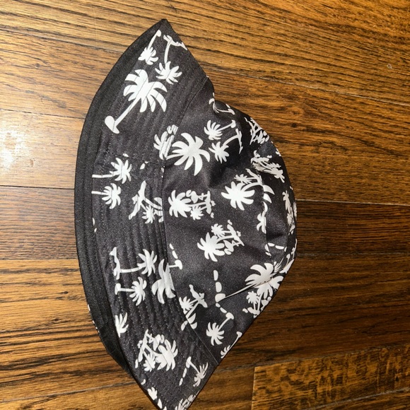 Bucket hat - Picture 2 of 2